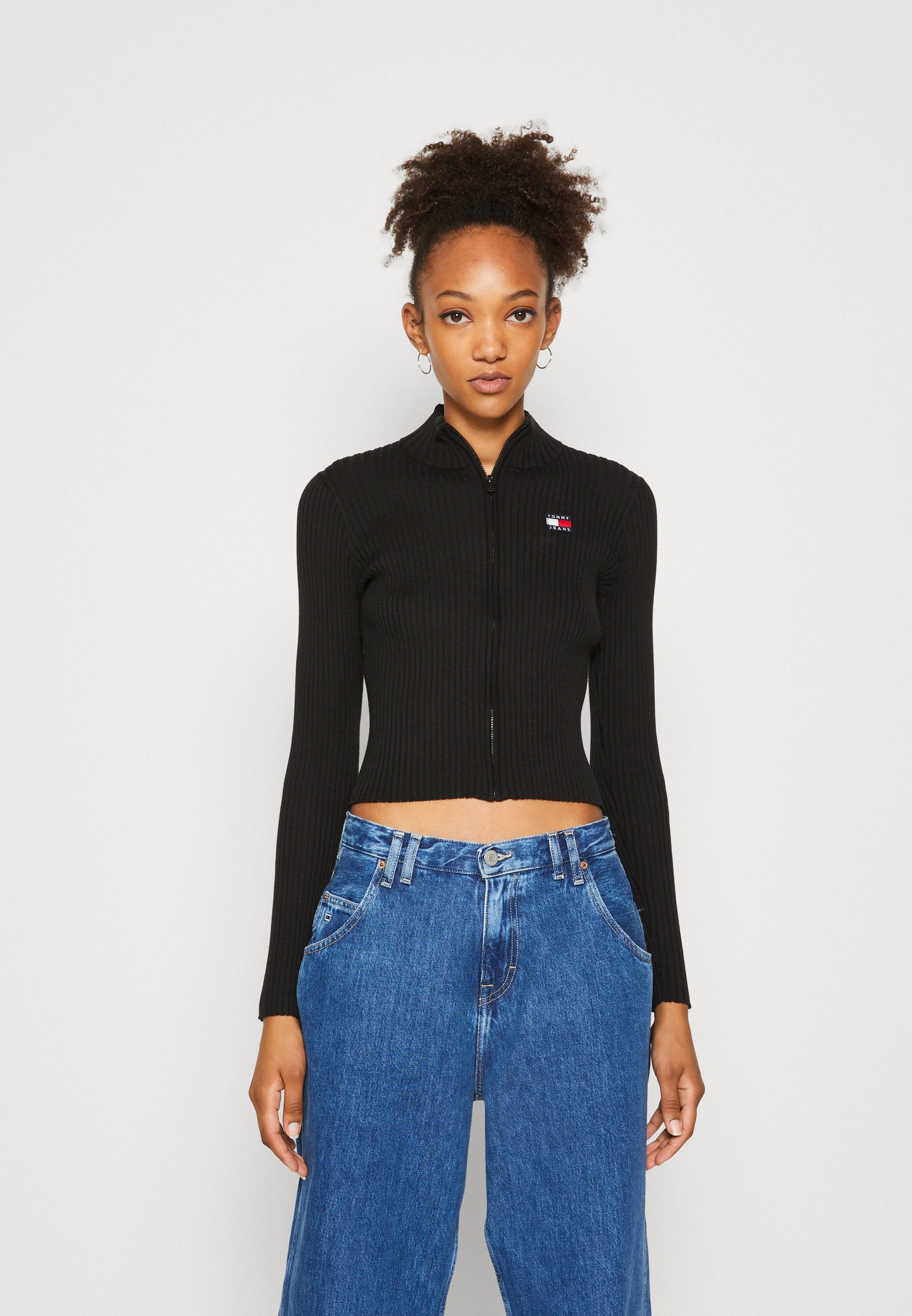 tommy badge zip