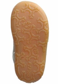 Beżowa podeszwa z gumy z wzorem płatka śniegu. Zawiera wytłoczoną nazwę marki "Pepino" oraz rozmiar "18" na pięcie.