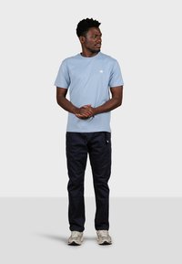 Trendsplant ESSENTIAL  - Jednoduché tričko - light blue