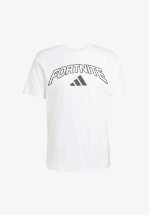 Bijela majica kratkih rukava s crnim natpisom "FORTNITE" koji je zakrivljen iznad stiliziranog crnog trokutastog loga na prednjoj strani.