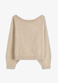 Beżowy sweter dziany z szerokim dekoltem opuszczonym na ramiona, obniżonymi ramionami oraz prążkowanymi mankietami i dołem. Miękka faktura, luźny krój.