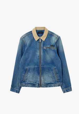 Jeansjacka med ljusblå färg, kordflätskrage, dragkedjestängning framtill, bröstficka med dragkedja och sidofickor med kontrasterande sömmar.