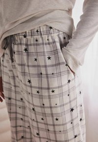 Next SET - REGULAR FIT - Pyžamová súprava - grey star check