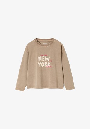 Kahki-langärmeliges T-Shirt mit Rundhalsausschnitt und einem grafischen Druck, der "LOVE FROM NEW YORK" in rosa und beigen Tönen zeigt.