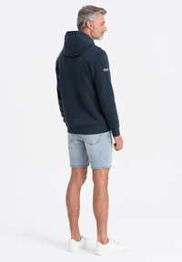 Ombre HOODED WITH ZIPPED POCKET - Jersey con capucha - navy blue