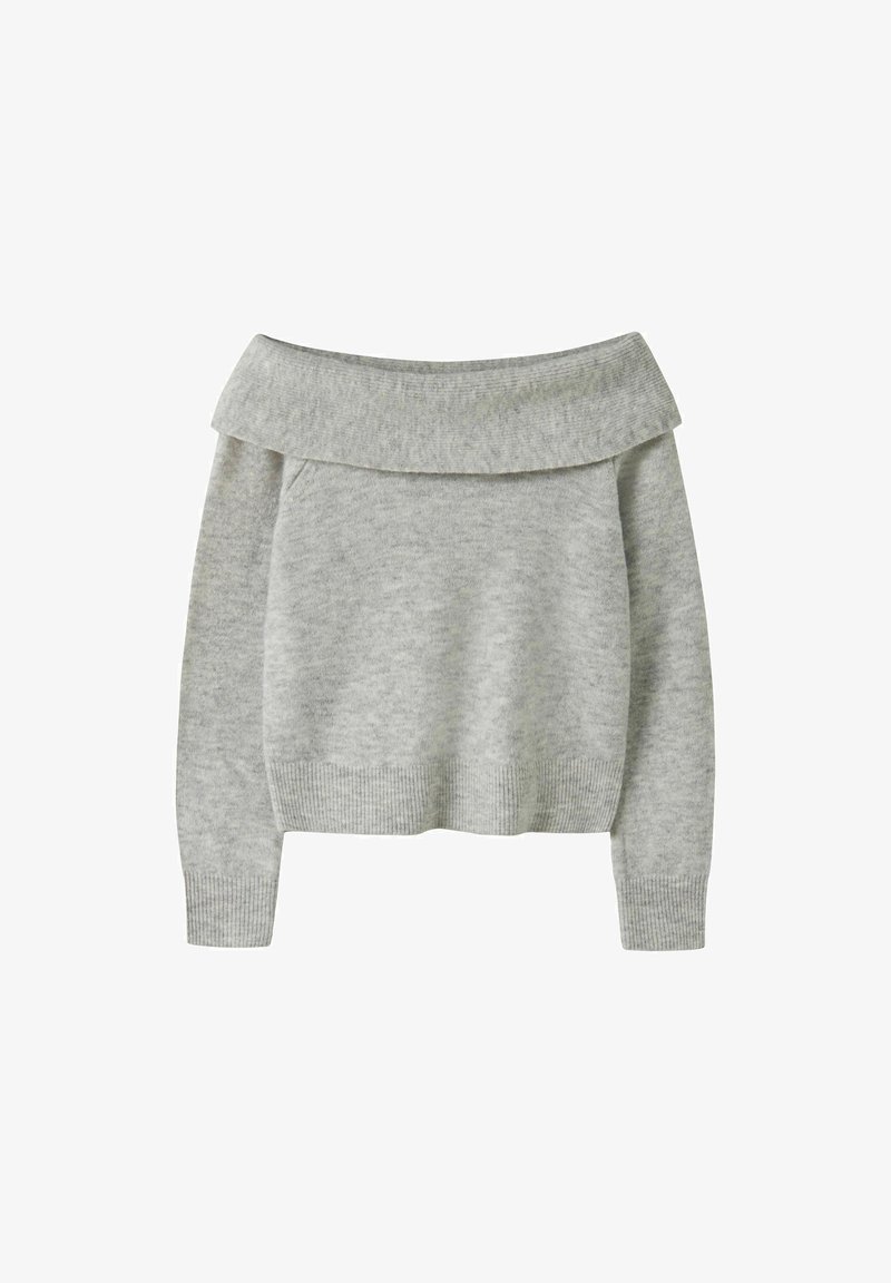 Pull tricoté gris clair à épaules dénudées, manches longues avec poignets et ourlet côtelés, présenté sur fond blanc.