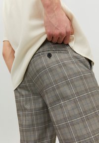 Jack & Jones MARCO PHIL - Pantaloni - oxford tan