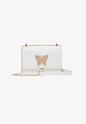 Weiße Lederhandtasche mit einem Schmetterlingsdesign in Roségold und Strasssteinen. Verfügt über einen Kettenriemen und eine glatte Textur. Elegante rechteckige Form.