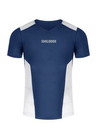 Námořnicky modré sportovní tričko s krátkým rukávem, bílé postranní akcenty a výst�řihem do V. Disponuje hladkým materiálem a logem "SMILODOX" na přední straně.