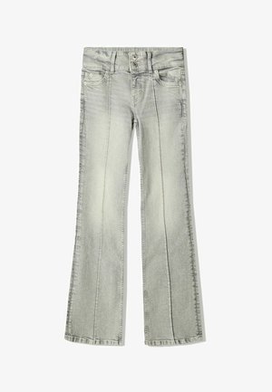 Lys grå denim flared jeans med lynlås og dobbeltknaplukning. Har fem lommer og en glat, let tekstureret overflade.