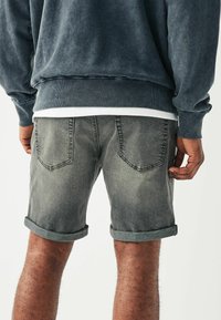 Next REGULAR FIT - Farmer rövidnadrágok - grey