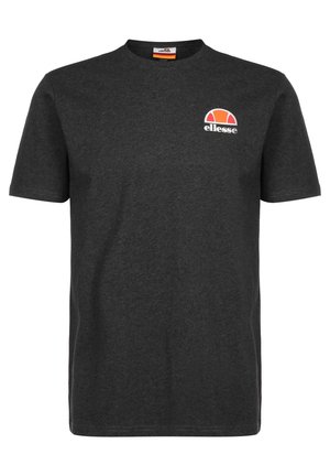 Ciemnoszary bawełniany t-shirt z krótkim rękawem, z małym pomarańczowo-czerwonym półokrągłym logo i napisem "ellesse" na lewej piersi.