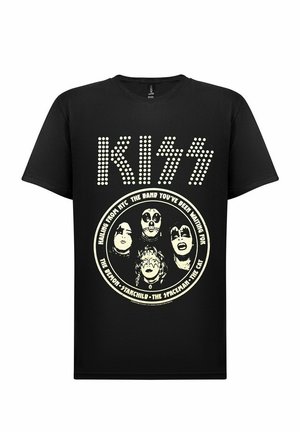 Czarny T-shirt z białym, kropkowanym napisem "KISS" oraz okrągłym wizerunkiem zespołu z czterema członkami z pomalowanymi twarzami i nazwami wokół koła.