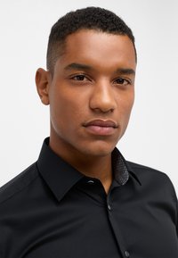 Eterna PERFORMANCE SHIRT - SLIM FIT - Hemd - schwarz