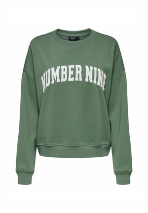Grüne sweatshirt mit einem verkürzten Design, das "NUMBER NINE" in fetten weißen Buchstaben auf der Brust zeigt. Weicher, strukturierter Stoff.