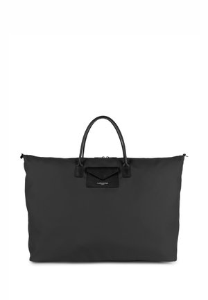 Sac fourre-tout noir en nylon avec des accents en cuir, design structuré, doubles poignées et une poche avant avec fermeture à rabat et détail de logo.