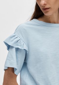 Selected Femme SLFRYLIE FLORENCE TEE  - Triko s potiskem - blue