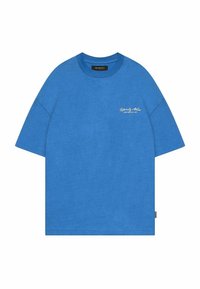 Sininen puuvillainen t-paita pyöreällä kaula-aukolla ja lyhyillä hihoilla. Vasemmassa rinnassa valkoinen painettu logo. Pehmeä pinta, rento istuvuus.