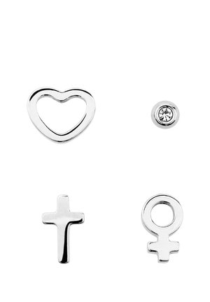 Neli metallist ripatsi: õõnes süda, väike kristall, tahke rist ja naissümbol, kõik läikivas hõbedases viimistluses.