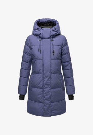 Pehmed, kuni pikkusega mantel tuhmses lillakas värvuses, millel on kõrge krae, reguleeritavad köit ja mustad mansetid. Omab küljetaskuid ja tikitud paneele.