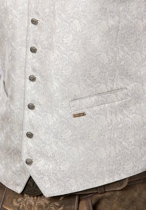 Hellgraue, gemusterte Weste mit floralem Design, silbernen Akzenten und dekorativen Knöpfen. Verfügt über eine einzelne Tasche und ein Logoschild.