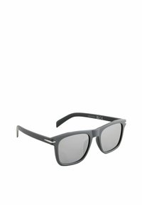 Mat crne pravokutne sunčane naočale s sivim toniranim lećama i tankim srebrnim detaljima blizu šarki.