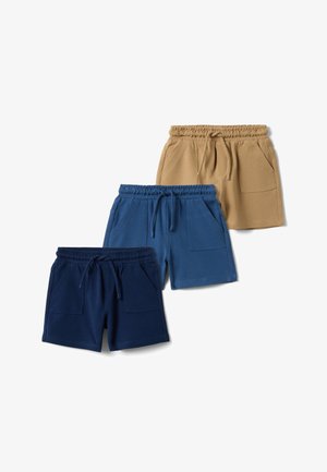 Trois paires de shorts pour tout-petits en beige, bleu moyen et bleu marine, chacun avec une taille élastique, un cordon et des poches avant.