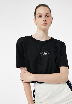 - T-shirt z nadrukiem