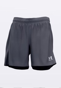 Sivé športové šortky s elastickým pásom, sieťovinovými bočnými panelmi a čiernou vnútornou podšívkou. Logo Under Armour v bielej farbe na pravej nohe.