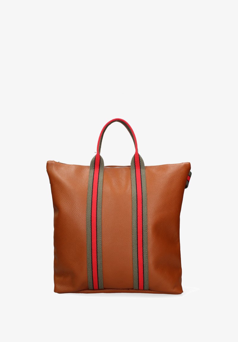 Borsa tote in pelle marrone con due manici a strisce verticali in rosso e verde. Presenta una finitura texturizzata e una chiusura superiore con zip.