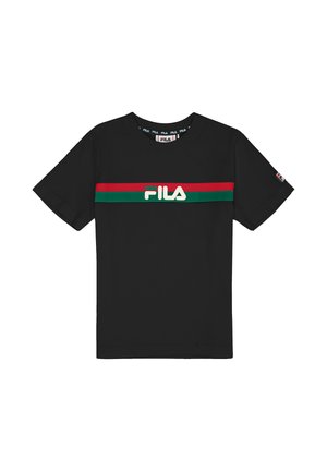 Camisa de algodón negra con una franja horizontal roja y verde y el logo de Fila en blanco en el pecho; diseño de mangas cortas y cuello redondo.