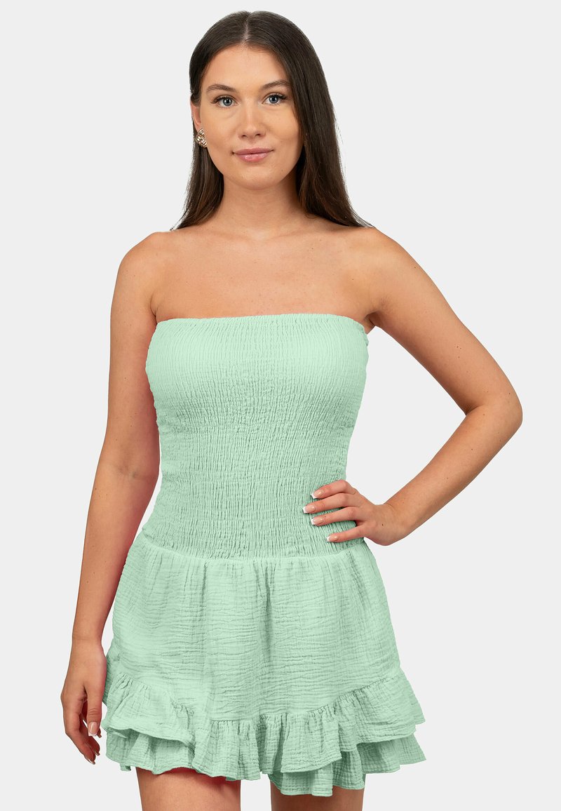 Mintgroene strapless jurk met een gerimpelde bodice, vloeiende zoom en rimpelaccenten. Gemaakt van een gestructureerde, lichtgewicht stof.