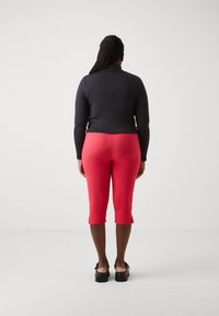 ONLY Carmakoma CARLILA KNICKERS - Šortai - viva magenta