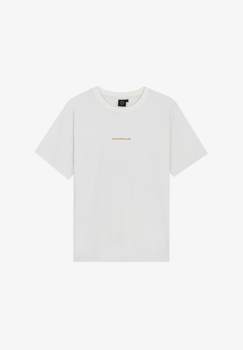 Witte katoenen T-shirt met korte mouwen, ronde hals en een klein bruin logo met de tekst "TOMORROWLAND" centraal op de voorkant.