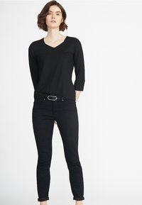PETER HAHN Langarmshirt - black