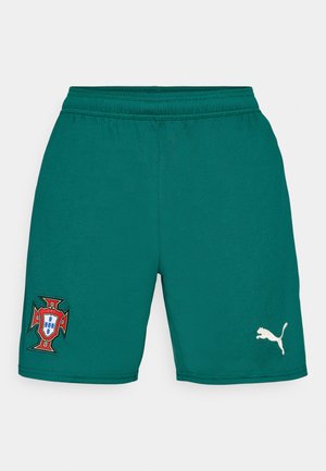 Grønne atletiks-shorts lavet af åndbart stof. Har Portugals landsholdslogo og hvidt Puma-logo på siden. Elastisk talje.