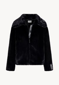 Czarna kurtka z sztucznego futra z szerokim kołnierzem, zamek błyskawiczny z przodu oraz ozdobnym wykończeniem wewnątrz kołnierza i na mankiecie lewej rękawa.