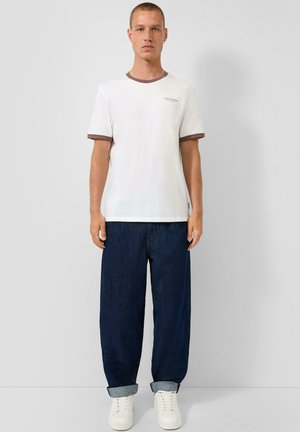 - Jeansy Relaxed Fit