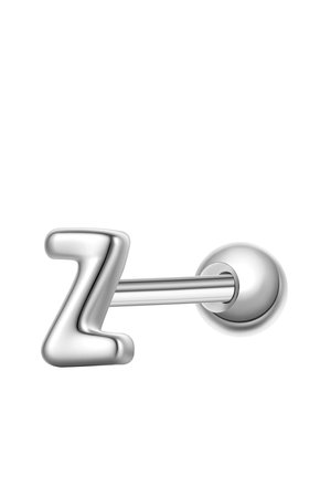 Silberner Hantelohrring mit einem Großbuchstaben Z an einem Ende und einer runden Rückseite am anderen, isoliert vor weißem Hintergrund.