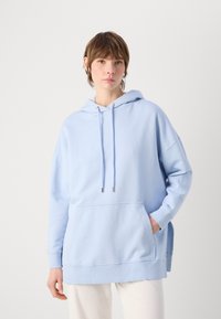 Felpa leggera azzurra con una vestibilità ampia, cappuccio con cordino, tasca frontale e polsini a coste. Tessuto morbido con una superficie liscia.