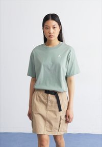Jordan TEE CORE 23 - Tricou basic - jade smoke/white