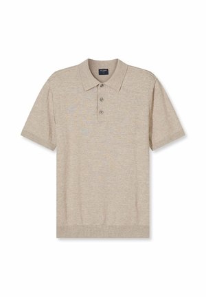 Beiges Poloshirt mit kurzen Ärmeln, drei Knöpfen und Kragen, flach auf weißem Hintergrund dargestellt.