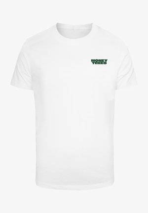 Bijela pamučna majica s kratkim rukavima s malim zelenim grafičkim natpisom "MONEY TREES" na lijevoj strani prsnog koša. Klasičan okrugli izrez.