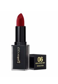 Rossetto opaco rosso in un bullet rettangolare nero con punta appuntita, confezionato in una scatola nera etichettata che mostra la tonalità "06 Seduzione."