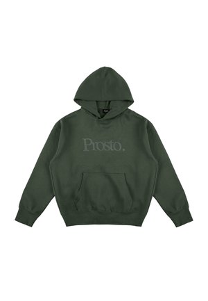 Oliwkowa bluza z kapturem z przednią kieszenią kangurką, regulowanym ściągaczem przy kapture, z napisem "Prosto." w jaśniejszym odcieniu na klatce piersiowej.