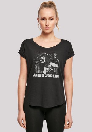 Schwarzes T-Shirt mit lockerer Passform, rundem Halsausschnitt, aufgerollten Ärmeln, mit einer weißen Grafik von Janis Joplin und Text unter ihrem Bild.