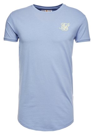 T-shirt azzurro chiaro a maniche corte con scollo rotondo, con piccolo logo giallo ricamato sulla parte superiore sinistra del petto e orlo arrotondato nella parte inferiore.