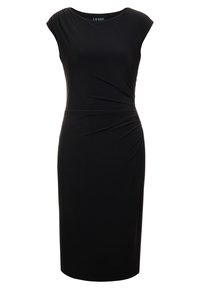 Černé šaty vyrobené z hladkého, pružného materiálu, s krátkými rukávy, nařaseným pasem a úzkým siluetou končícími na kolenou.