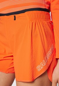 Salomon SENSE SHORTS - Träningsshorts - cherry tomato
