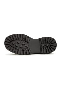 Semelle de botte en caoutchouc noir avec des motifs de bande de roulement profonds comprenant des formes triangulaires et rectangulaires pour une meilleure adhérence et durabilité.